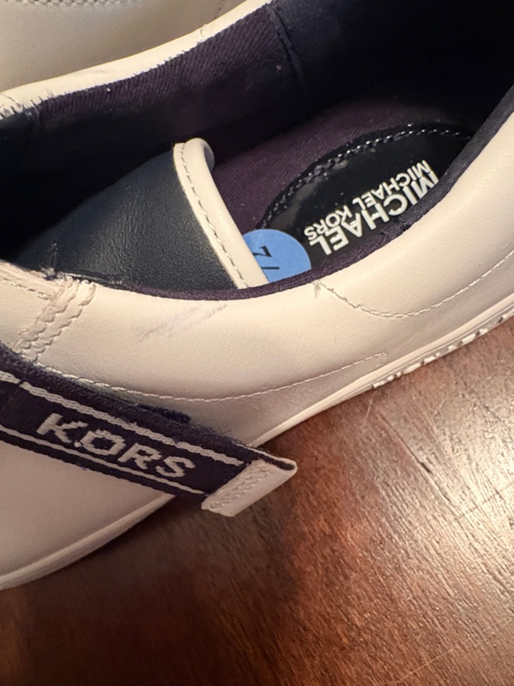 Size 7 1/2 Michael Kors White Leather Sneakers with Black Logo Straps-New - Picture 5 of 5